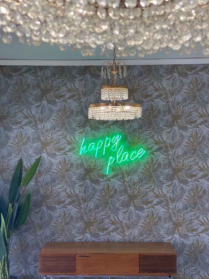 Happy Place! Big, Bright & Central - Ideal For Families And Groups Of Friends Pátra Kültér fotó